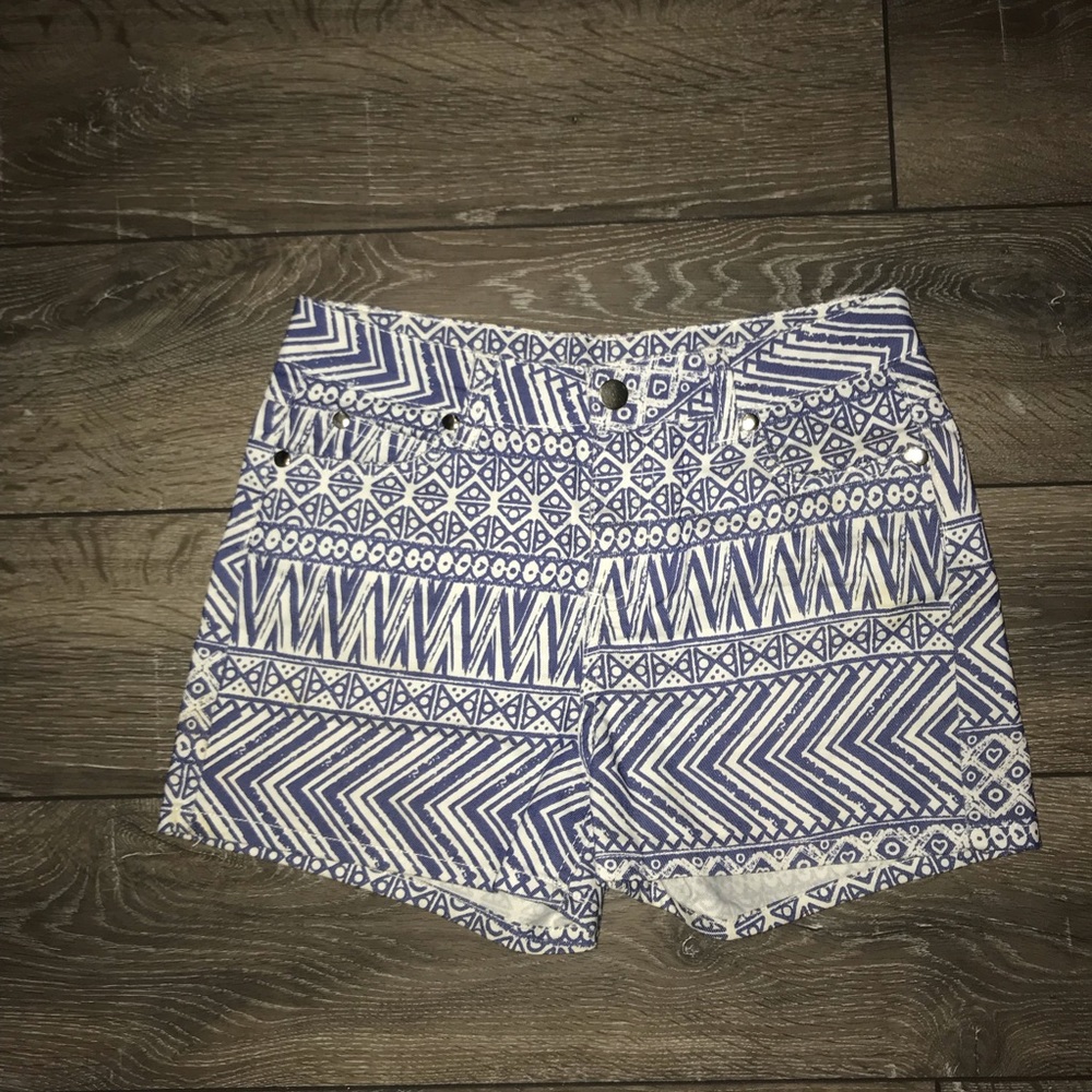 Girl’s patterned shorts